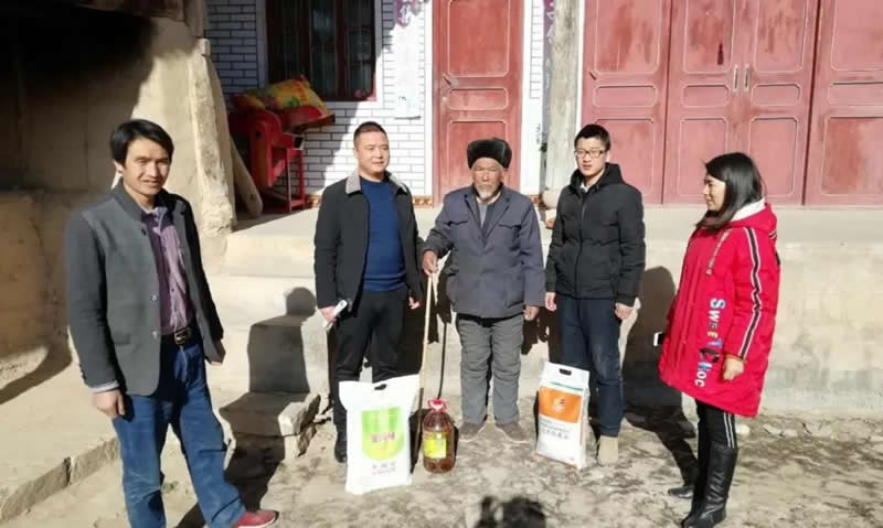 堅持精準幫扶，合力脫貧攻堅——市龍江城鄉(xiāng)發(fā)展集團、隴南太平洋財險公司聯(lián)合開展幫扶文縣橋頭鎮(zhèn)安子坡村2019年春節(jié)慰問活動