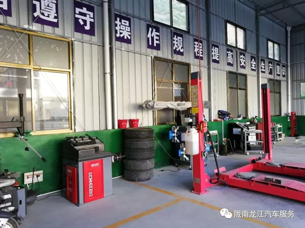 金錘鈑金，銀槍噴漆！龍江汽修值得信賴！